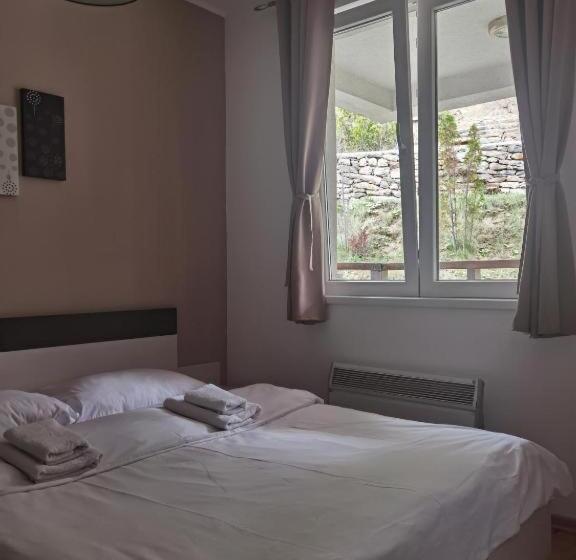 آپارتمان 1 خوابه با تراس, Foka Apartmani 30 M From Junior