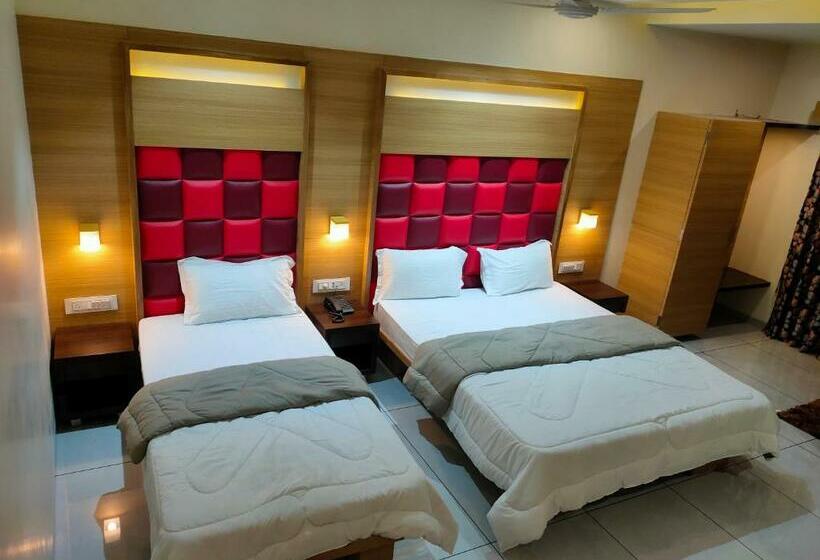 חדר דלוקס לשלושה, Viram