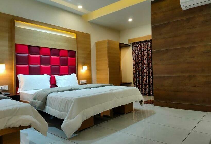 חדר דלוקס לשלושה, Viram