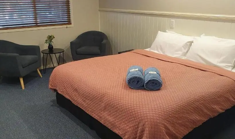 キングサイズベッドのスタンダードルーム, Dirranbandi Motor Inn