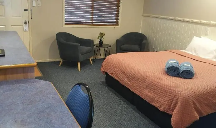 キングサイズベッドのスタンダードルーム, Dirranbandi Motor Inn