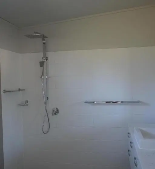 キングサイズベッドのデラックスルーム, Narangba Motel