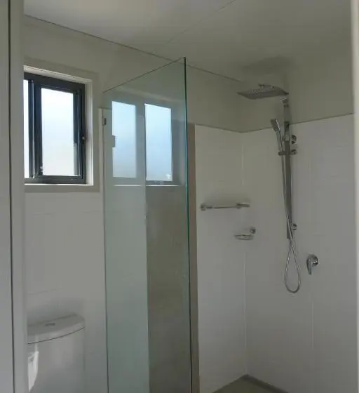 キングサイズベッドのデラックスルーム, Narangba Motel