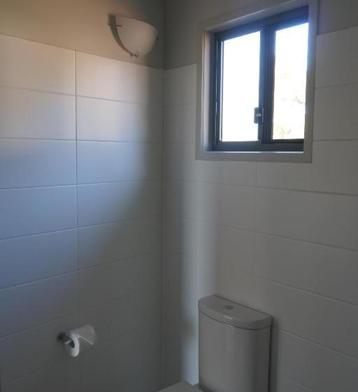 חדר דחוקס עם מיטת קינג, Narangba Motel