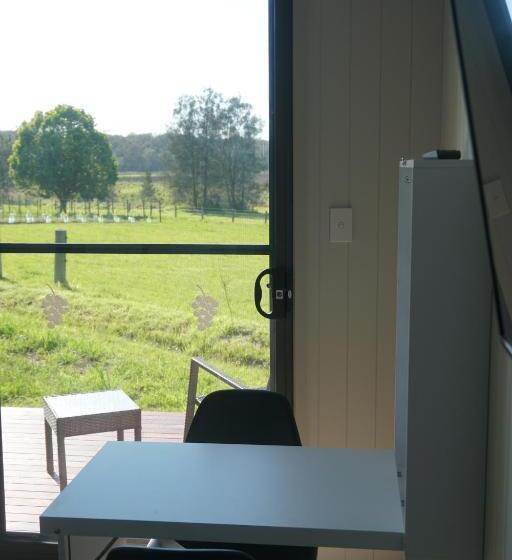 חדר דחוקס עם מיטת קינג, Narangba Motel