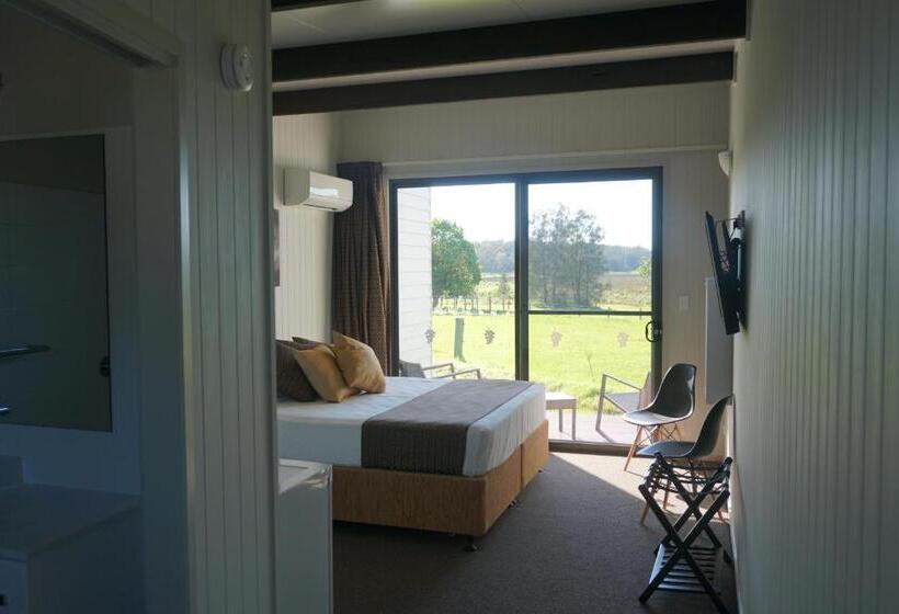 חדר דחוקס עם מיטת קינג, Narangba Motel