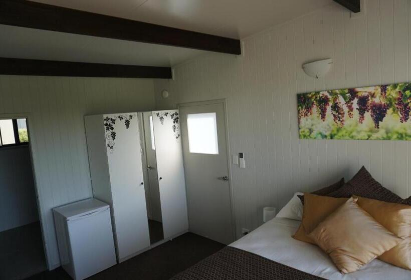 חדר סטנדרט מותאם לאדם עם מוגבלויות, Narangba Motel