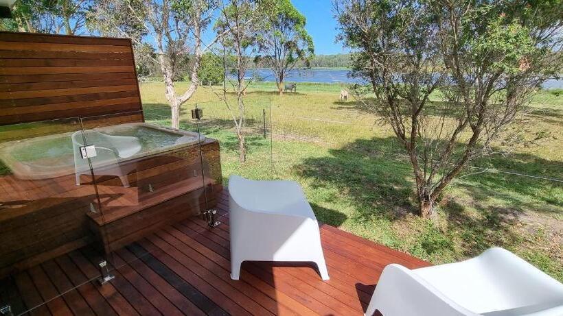 חדר סטנדרט עם ג'קוזי, Narangba Motel