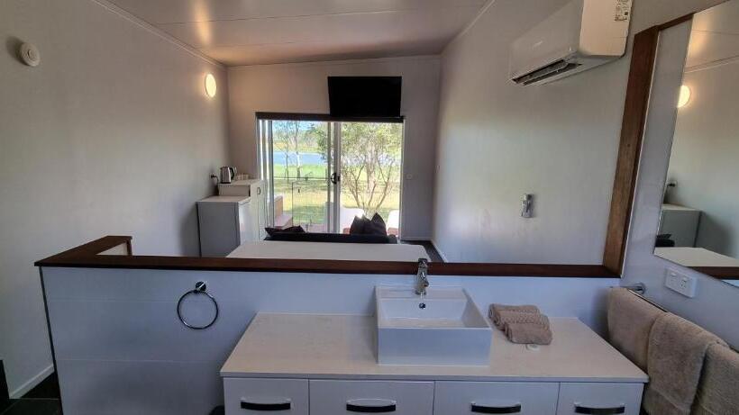 חדר סטנדרט עם ג'קוזי, Narangba Motel