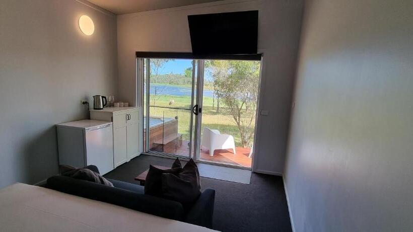 חדר סטנדרט עם ג'קוזי, Narangba Motel