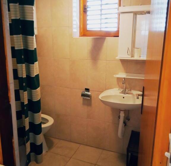 Triple Room Sea View, Vila Umicevic