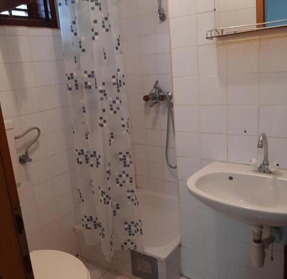 اتاق استاندارد چهار تخته, Vila Umicevic