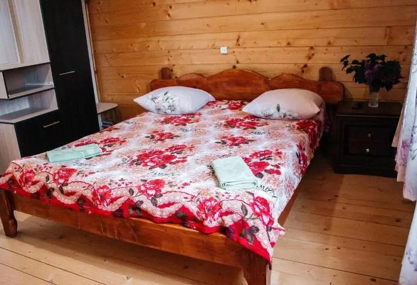Standard-huone Allasnäkymä, котедж з неймовірними краєвидами, карпатський чан Dream, чан джакузі
