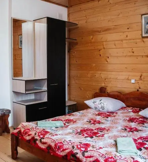 Standard-huone Allasnäkymä, котедж з неймовірними краєвидами, карпатський чан Dream, чан джакузі