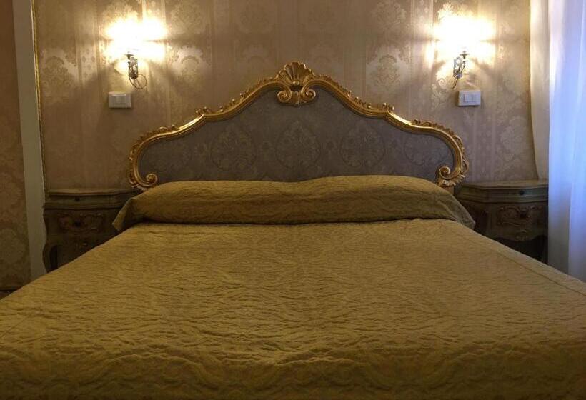 اتاق اکونومی, Palazzo Suite Ducale