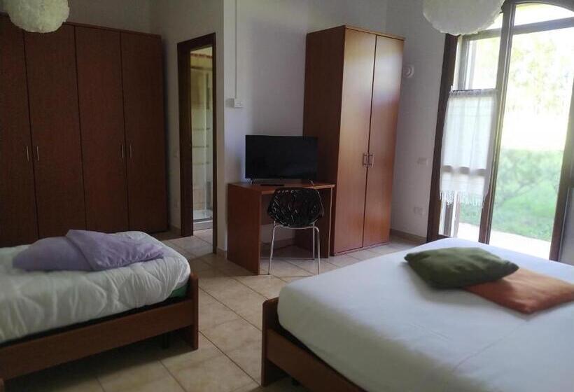 חדר לארבעה סטנדרטי עם נוף לגינה, Marrubiu Resort Note Di Stelle