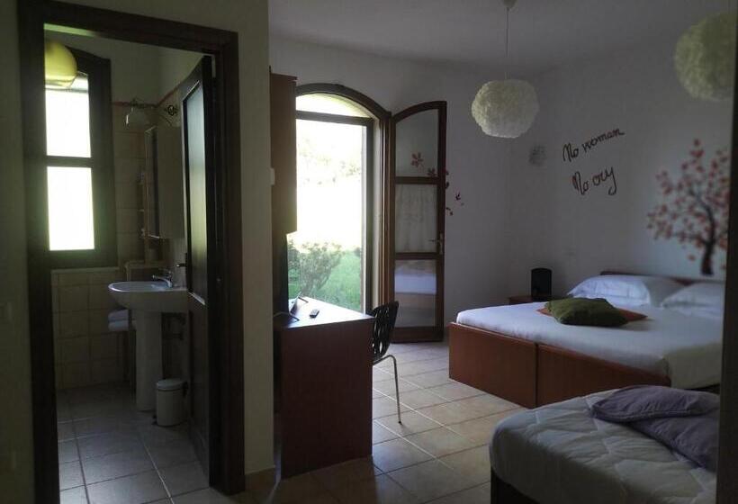 חדר לארבעה סטנדרטי עם נוף לגינה, Marrubiu Resort Note Di Stelle