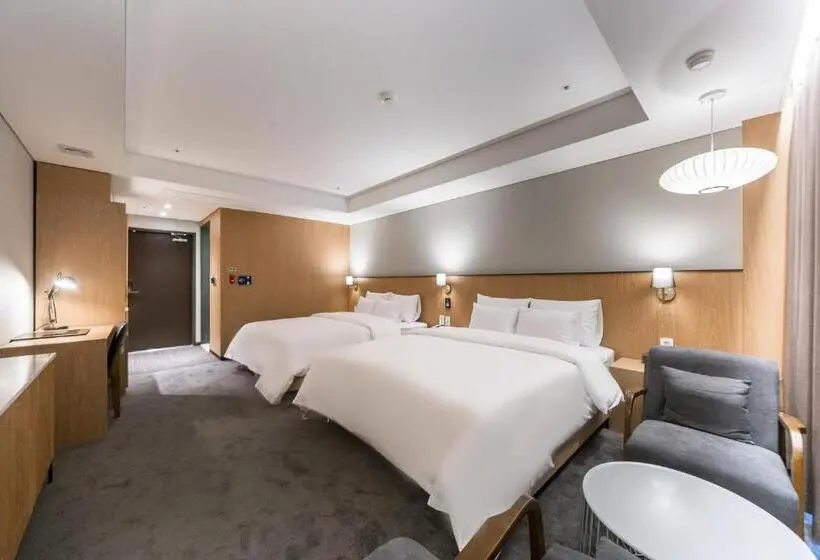 سوئیت 2 خوابه, Gwangju Hound