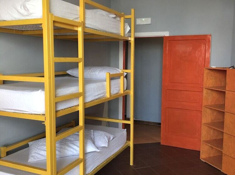 מיטה בחדר משותף, H Hostel Friendly Accommodation