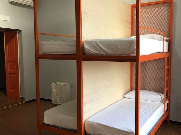 מיטה בחדר משותף, H Hostel Friendly Accommodation