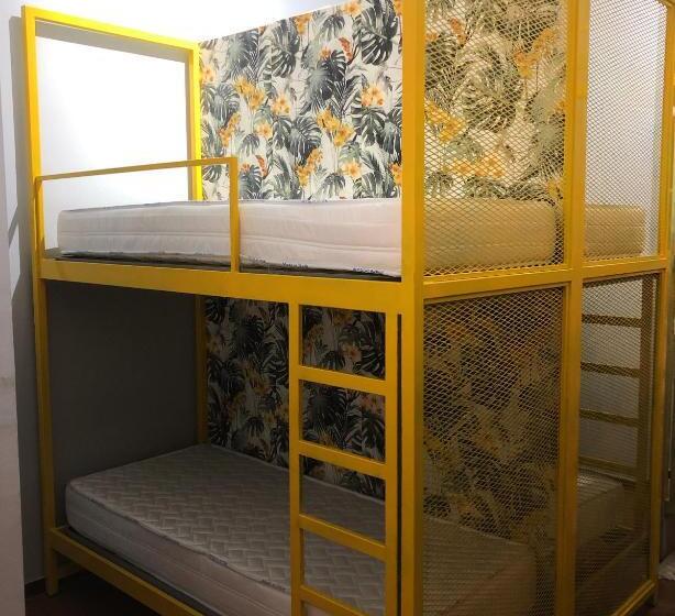 מיטה בחדר משותף, H Hostel Friendly Accommodation