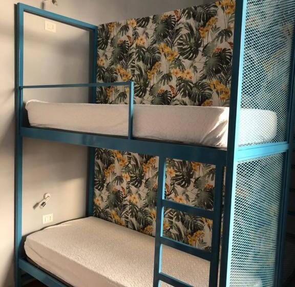 Кровать в Общей Комнате, H Hostel Friendly Accommodation