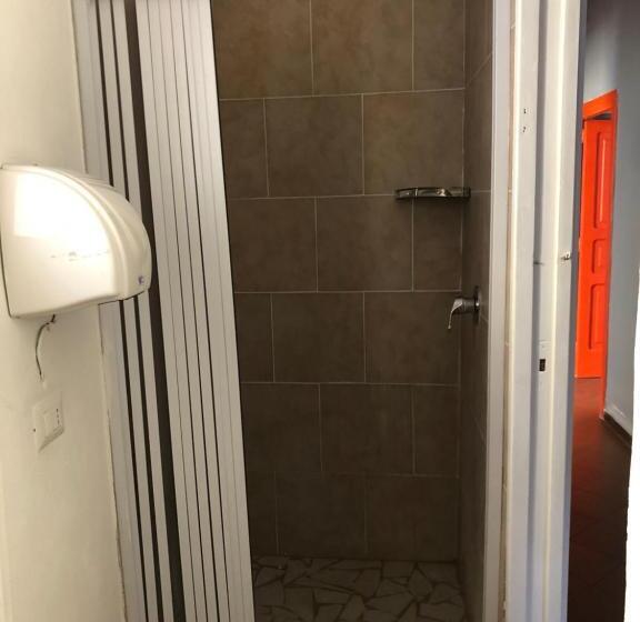 מיטה בחדר משותף, H Hostel Friendly Accommodation