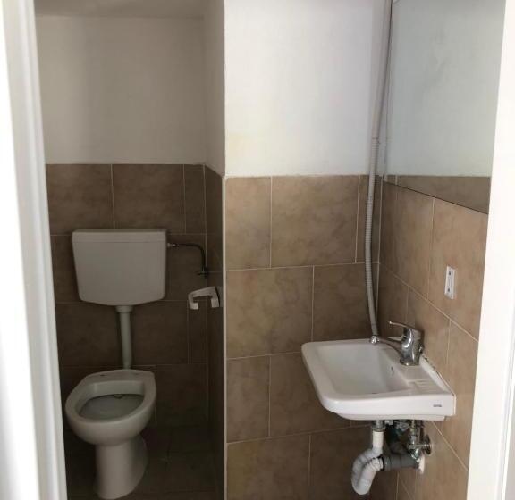 מיטה בחדר משותף, H Hostel Friendly Accommodation