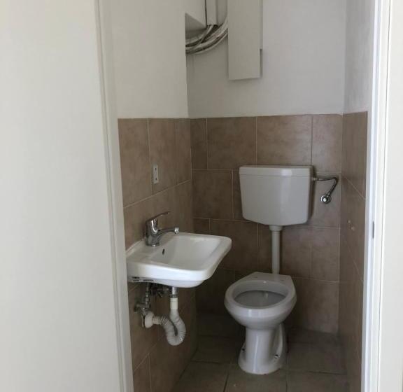 מיטה בחדר משותף, H Hostel Friendly Accommodation