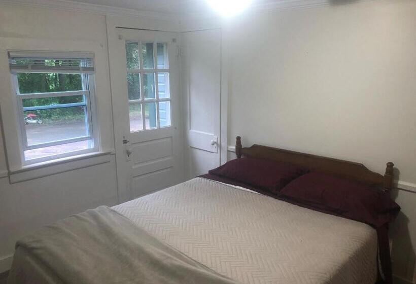 Дом 2 Спальни, Herring Run Motel And Tiny Cabins