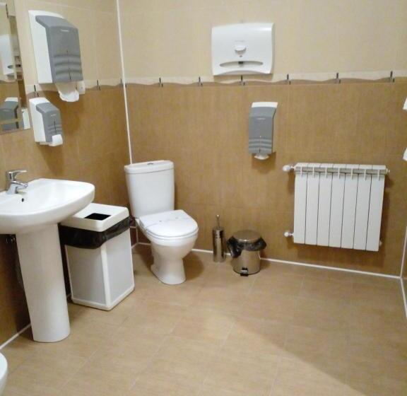 سوییت جونیور با چشمانداز استخر, In