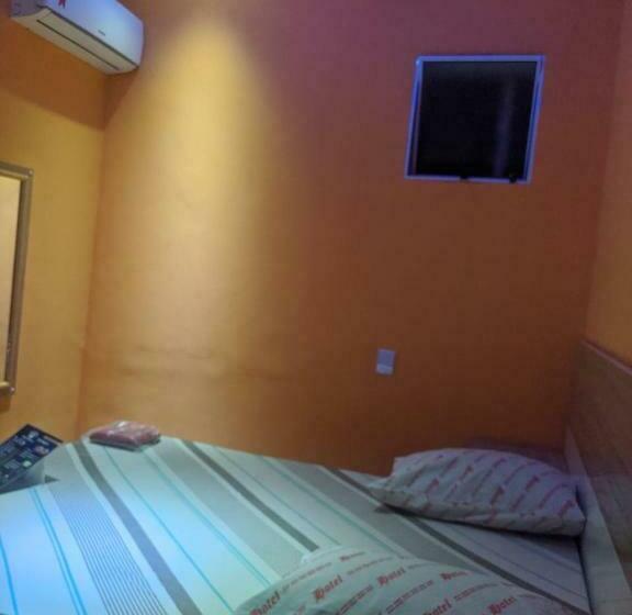 エコノミーシングルルーム, Santos