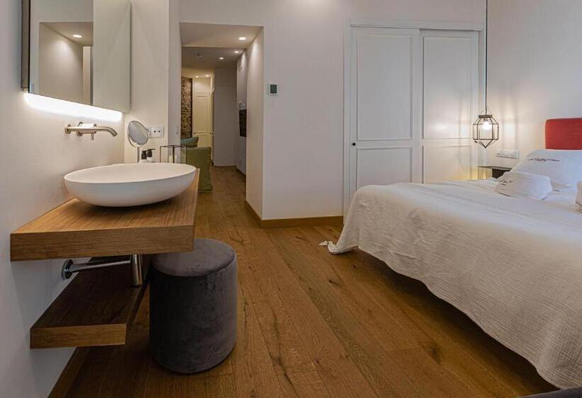 سوییت جونیور با بالکن, La Ermita Suites   único Hotel Monumento De Córdoba