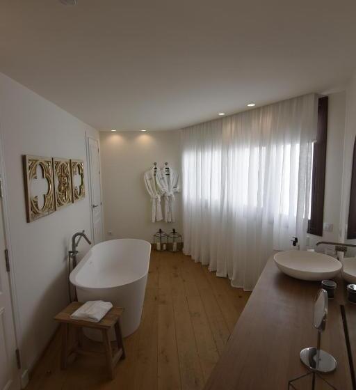 سوئیت با چشم‌انداز, La Ermita Suites   único Hotel Monumento De Córdoba