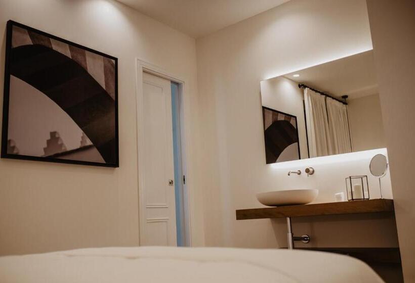 سوییت جونیور با بالکن, La Ermita Suites   único Hotel Monumento De Córdoba