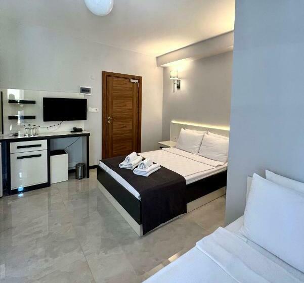 חדר סטנדרט לשלושה עם מרפסת, Otel Beyaz İnci