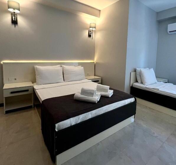 חדר סטנדרט לשלושה עם מרפסת, Otel Beyaz İnci