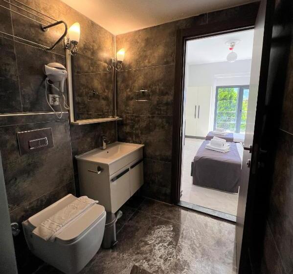 חדר סטנדרט לשלושה עם מרפסת, Otel Beyaz İnci