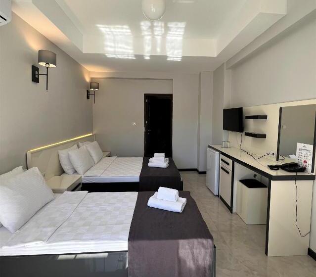Трехместный Номер Стандарт с Балконом, Otel Beyaz İnci