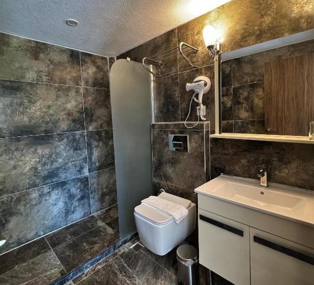 חדר סטנדרט לשלושה עם מרפסת, Otel Beyaz İnci