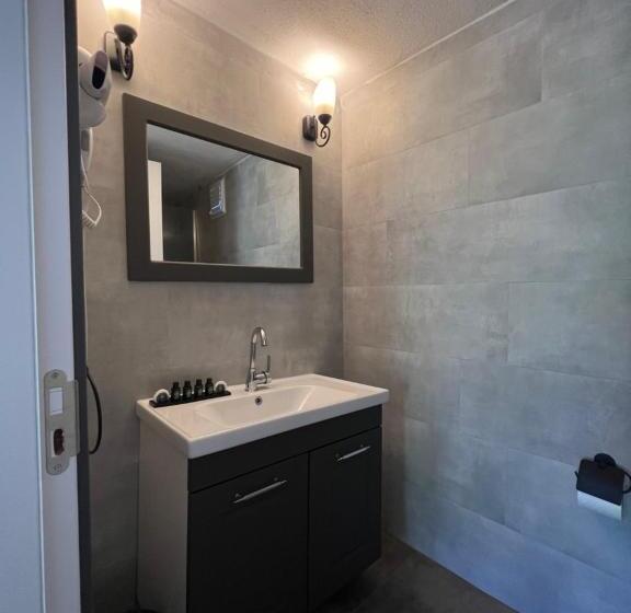 חדר סטנדרט לשלושה עם נוף לגינה, Otel Beyaz İnci