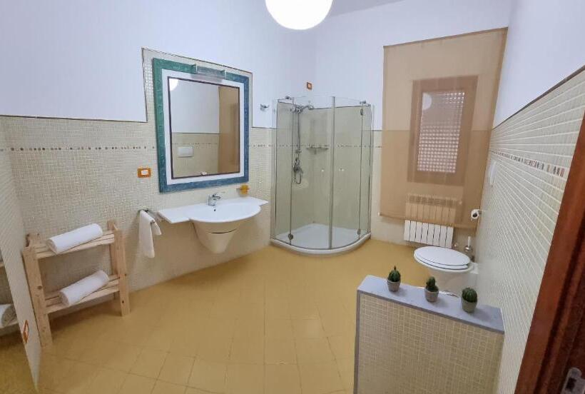 Quarto Estandar, Villa Vittoria