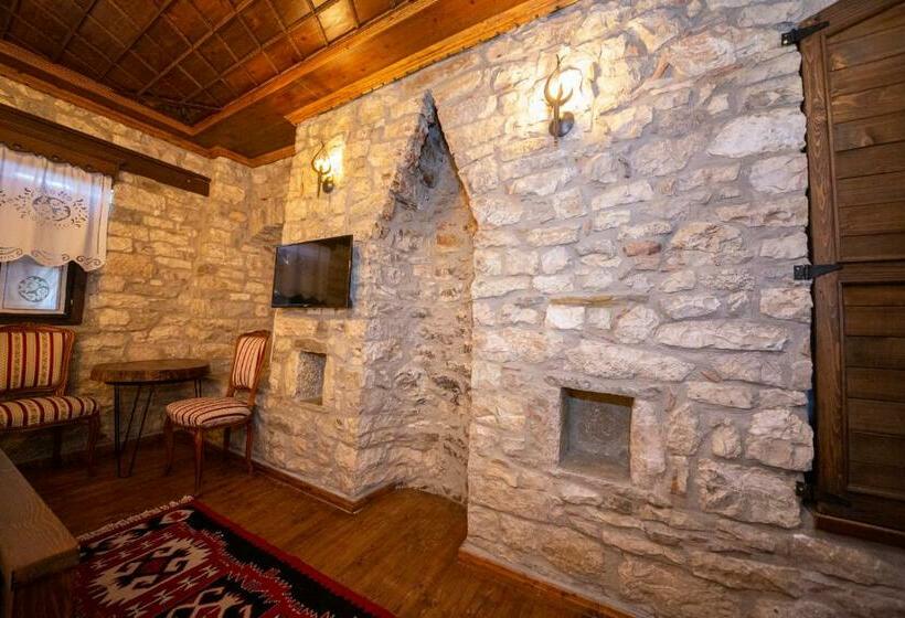 디럭스 룸, Berati Castle