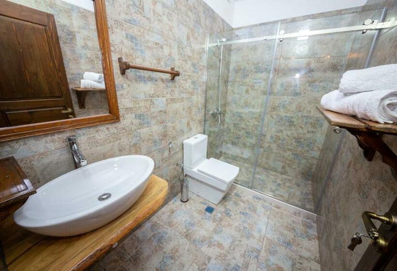 חדר דלוקס לשלושה, Berati Castle