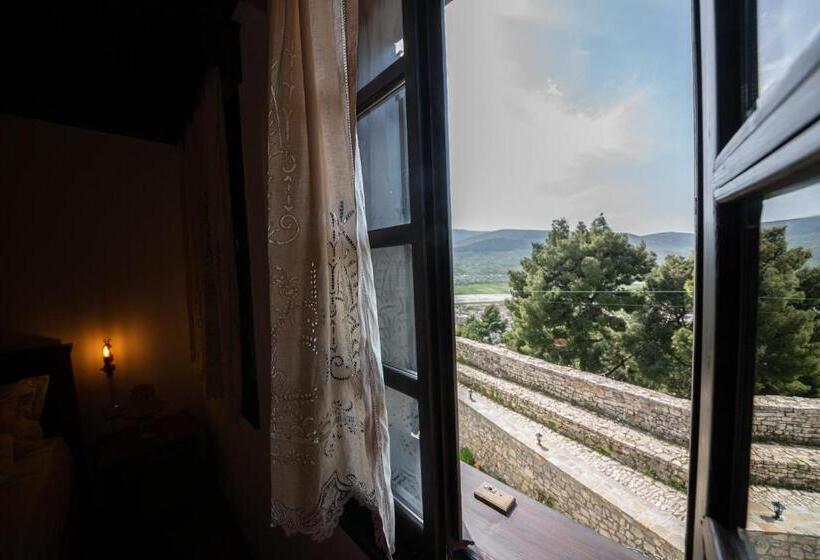 חדר דלוקס, Berati Castle