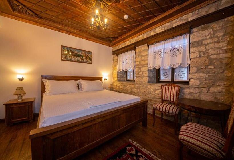 חדר דלוקס, Berati Castle