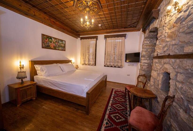 חדר דלוקס, Berati Castle