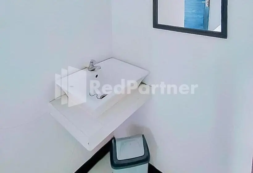 Perhehuone, Indah Savana Hotel Mitra Reddoorz