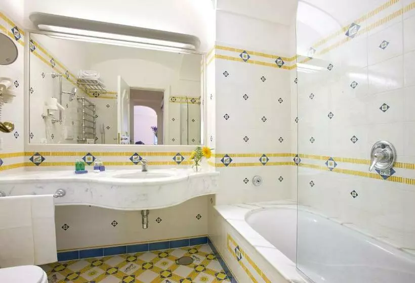 اتاق استاندارد سه نفره, Grand Hotel La Favorita