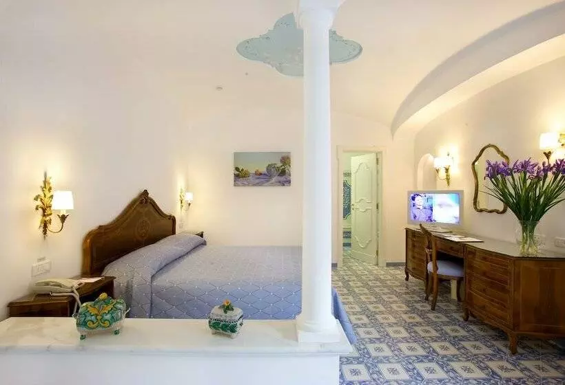 سوئیت جونیور با چشم‌انداز باغ, Grand Hotel La Favorita